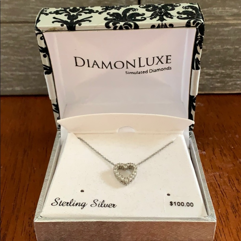 DiamonLuxe Simulated Diamonds Necklace